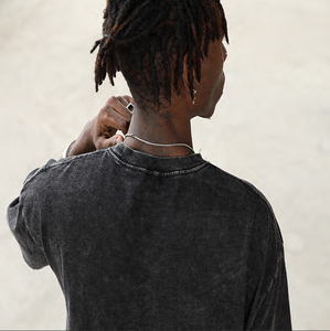 เสื้อยืดโอเวอร์ไซส์สีดำสำหรับผู้ชาย ลุควินเทจ ทำสีซีดแบบดิสเทรส พร้อมโลโก้ OEM ไซส์พลัส ผ้าคอตตอนหนา พิมพ์ลายตามสั่ง - Product Image 4