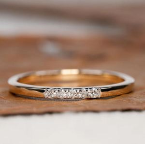 Anillo Minimalista de Moissanita con Corte de Banda, Chapado en Oro sobre Plata de Ley 925, con Engaste de Garras, Apilable, para Compromiso, Boda o Aniversario, para Mujer - Product Image 1