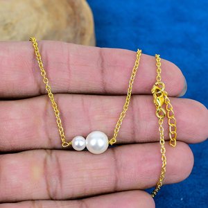 Collier en argent sterling 925 plaqué or 18 carats avec perle de nacre blanche ronde de 10-6 mm - Product Image 1