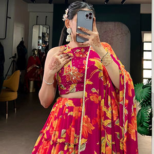 Lehenga cousu pour fêtes et mariages avec blouse non cousue - Product Image 1