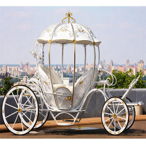 รถม้าแต่งงานสุดหรูสำหรับเจ้าสาว รุ่นแกรนด์แฟรี่เทล สีขาวทอง ดีไซน์แบบซินเดอเรลล่า พร้อมตกแต่งอย่างประณีต นำเข้าจากสหราชอาณาจักร - Product Image 1