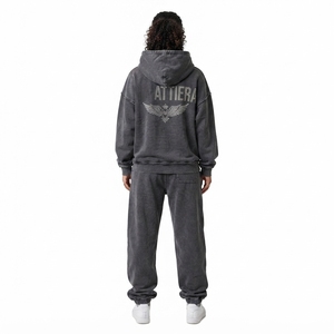 Conjunto de Sudadera con Capucha y Pantalones Jogger Personalizado en Gris Carbón con Pedrería, de Algodón y Felpa, Estilo Urbano Oversize, Venta al por Mayor OEM - Product Image 2