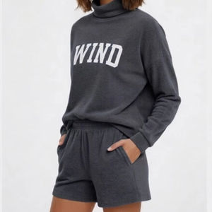 Conjunto de Dos Piezas para Mujer, Invierno, Jersey de Cuello Alto y Pantalones Cortos, Tela de Alta Calidad, Impermeable y Ecológica - Product Image 1