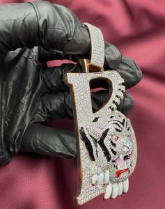 จี้เพชรโมอิสซาไนต์รูปหน้าเสือประดับอักษร B แบบฮิปฮอป  ตัวอักษรย่อ  ทำจากเงินแท้ 925  เครื่องประดับจี้และชาร์มคุณภาพสูง - Product Image 3