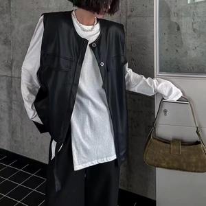 Chaleco de Motocicleta de Cuero Personalizado para Mujer - Diseño sin Mangas con Cuello en V, Bolsillos Delanteros, Costuras Resistentes al Agua y Triple Abotonadura - Product Image 4