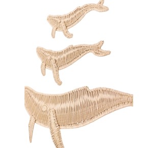Arte de pared de mimbre con diseño de familia de ballenas estilo boho para habitación infantil, decoración de ratán, decoración de animales marinos tejidos con fibra vegetal sostenible. - Product Image 4