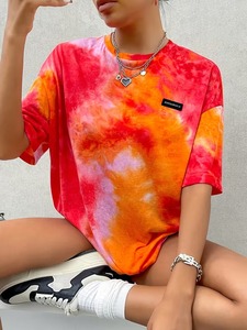 Camiseta Holgada de Manga Corta con Estampado Tie-Dye Elegante para Mujer, Marca Personalizada - Product Image 3