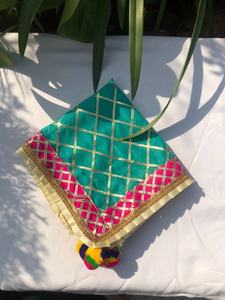 ที่คลุมพวงมาลัยผ้าไหมงานหัตถกรรมอินเดียผ้าคลุม Thali พร้อมพู่ปอมคืนของขวัญคริสต์มาสของขวัญแต่งงาน - Product Image 2