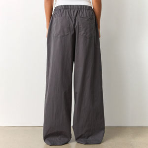 Pantalon de survêtement décontracté personnalisé pour homme, coupe ample et large, en nylon coupe-vent, style cargo vintage, séchage rapide, léger, pour le sport - Product Image 3