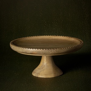Support à gâteau en bois sculpté à la main, écologique et luxueux, avec détails artisanaux brûlés, et bol à fruits minimaliste sur pied, au design unique - Product Image 1