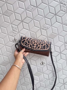 Nuevo y Último Modelo 2026: Cartera de Cuero Tallada a Mano con Pelo de Vaca, Estilo Western, Multiusos, para Mujer, Uso Diario - Product Image 4
