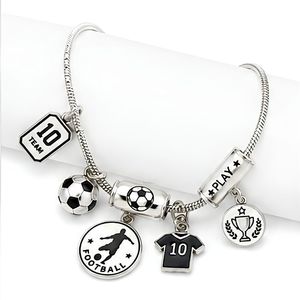 Bracelet de charme de football personnalisé avec pendentif maillot de foot numéro 10, bracelet sport en acier inoxydable pour cadeaux d'équipe - Product Image 6