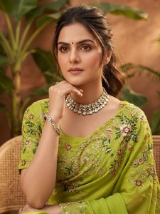 Blusa de Saree Verde Fendy de NiMa Creations, con Bordado Floral, para Mujer, Tradicional India y Pakistaní, para Bodas y Fiestas - Product Image 3