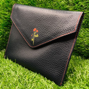 กระเป๋าคลัทช์หนังวัวลายดอกไม้สุดหรูสำหรับผู้ชาย ดีไซน์แบบพับสองตอนเรียบง่าย พร้อมกระดุมแป๊กที่ทนทาน - Product Image 4