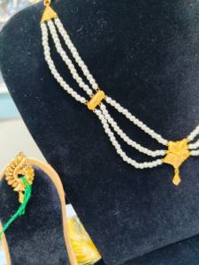 Exquisito conjunto de collar de perlas de oro sólido de 22 quilates, cadena de perlas blancas de tres capas, colgante floral, joyería nupcial para mujer - Product Image 4