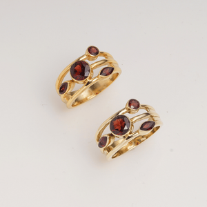 Bague en laiton plaqué or avec pierres multicolores grenat, faite à la main, design minimaliste, élégante, bijoux fins, cadeau pour femme - Product Image 3