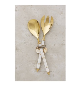 Juego de cuchillos para queso de lujo hechos a mano en acero inoxidable dorado con mangos decorativos de resina pastel, perfecto para tablas de charcutería. - Product Image 5