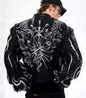 Blouson Bomber Homme en Cuir PU Imperméable Coupe Slim avec Motif Brodé Col Montant Fermeture Éclair Style Streetwear Manteau d'Automne Fourrure
