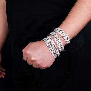 Bracelet de poignet en argent sterling de qualité supérieure avec pierres étincelantes, bijou de luxe certifié, cadeau tendance pour les hommes modernes - Product Image 1
