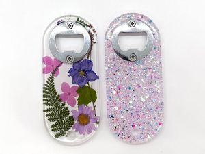 Elegante abridor de botellas de resina hecho a mano con un diseño minimalista moderno para accesorios de cocina, comedor y bar. - Product Image 1