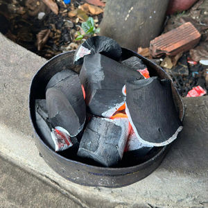 Charbon de bois KHAYA prêt à l'emploi, 100% bois dur, sans poussière, sans fumée, pour barbecue - BIWOOD COMPANY - +84 911 379 511 - Product Image 1