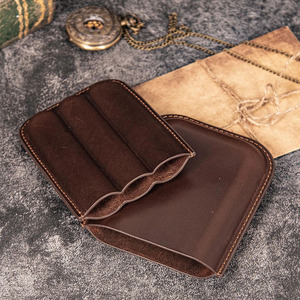 Étui à cigares en cuir véritable de qualité supérieure avec coupe-cigares intégré pour un rangement de voyage luxueux et une protection des cigares, en vente à bas prix - Product Image 5
