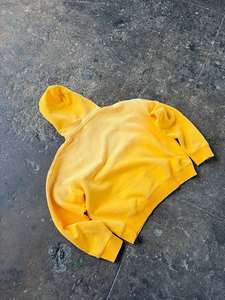 Sweat à capuche surdimensionné personnalisé pour homme, style vintage, jaune délavé, avec lettrage graphique, en molleton de coton épais - Product Image 2