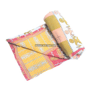 Couverture de lit vintage en coton Kantha, jeté réversible indien Gudri fait main, patchwork de sari ancien, pour usage hôtelier, lavable - Product Image 1