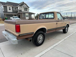 Camioneta Ford F-250 Clásica Usada Modelo Antiguo 1987, la Más Vendida, LISTA PARA ENVIAR HOY - Product Image 4