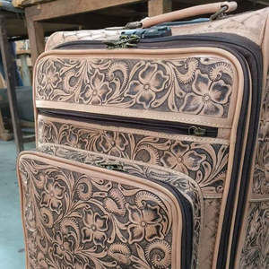 Valise à roulettes en cuir véritable 100% de haute qualité, sculptée à la main avec des motifs floraux, avec poignée, valise de voyage vintage - Product Image 1