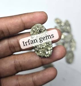 Bracelet de luxe fait main en pierres naturelles de pyrite, avec cabochons en cristal de pyrite mélangés à dos plat – Accessoire haut de gamme très prisé - Product Image 4