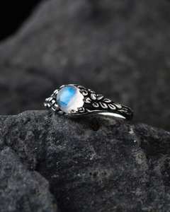 Anillo de Plata de Ley con Piedra Lunar, Anillo de Compromiso con Diseño de Corteza de Árbol, Joyería Inspirada en la Naturaleza, Anillo con Hoja de Vid, Regalo para Novia - Product Image 6