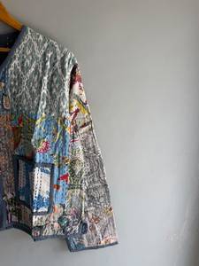 Chaqueta acolchada floral de algodón estilo patchwork con botones frontales y bolsillos para mujer, regalo para ella. - Product Image 3
