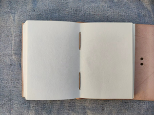 Carnet en cuir de qualité supérieure, personnalisé, en gros, OEM, nouveau design, avec fermeture C antique, rechargeable, pages vierges, papier en coton fait main - Product Image 5