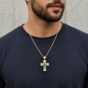 Pendentif croix plaqué or jaune 18 carats avec pavé de moissanite et diamants ronds taille brillant - Product Image 5