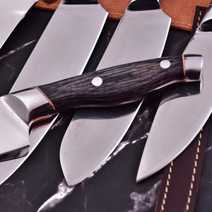 Ensemble de couteaux de chef en acier inoxydable Nordic Forge, 5 pièces, manches en bois Pakka, lames aiguisées ambidextres, ensemble de couteaux de cuisine faits à la main - Product Image 4