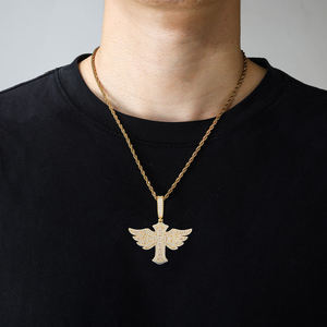 Colgante de Cruz Chapado en Oro de 18K con Alas y Cristales de Estrás, Amuleto Religioso, Joyería para Hombre, Regalo - Product Image 1