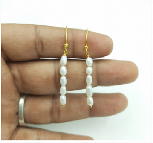 Pendientes colgantes de perlas redondas con cinco perlas y piedras preciosas, pendientes de perlas al por mayor, pendientes de perlas colgantes - Product Image 1