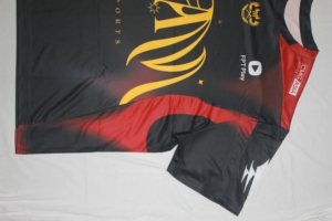 เสื้อยืดอีสปอร์ตพิมพ์ลายตามสั่ง พิมพ์แบบรีดร้อน รับผลิตแบบ OEM/ODM ขายส่ง เสื้อยืดคอตตอนผสมโพลีเอสเตอร์ 65/35 แขนสั้น กันยับ - Product Image 2