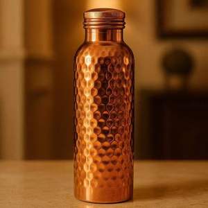 Bouteille d'eau en cuivre pur personnalisée au prix d'usine, fabriquée à la main en Inde - Product Image 1