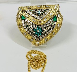Nouvel arrivage : Pochette de rangement Kundan ornée, sac à main indien en pierre, pochette ethnique en métal doré antique pour mariée, idéal pour les fêtes de mariage - Product Image 2
