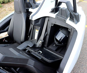 รถมอเตอร์ไซค์สามล้อ Polariss Slingshots SL/R/SLR (AutoDrive) ปี 2025/2026 ประกอบเสร็จสมบูรณ์ ขนาด 200-400 ซีซี ความเร็ว 40-60 กม./ชม. รับประกัน 3 ปี - Product Image 6