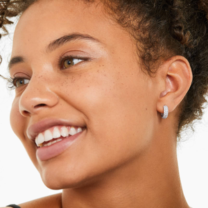 Boucles d'oreilles créoles modernes en argent 925 avec diamants Moissanite, élégantes, classiques, scintillantes, pierres rondes, bijoux fins, cadeau pour femme - Product Image 4