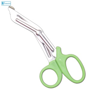 กรรไกรแพทย์ 6Flowers Universal Paramedic Shear (สีเขียว) กรรไกรผ่าตัด ได้รับการรับรองมาตรฐาน CE ISO ผลิตจากสแตนเลสคุณภาพสูง ขนาด 14 ซม. รับประกัน 1 ปี - Product Image 1