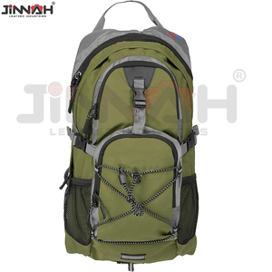 Sac d'hydratation 18L avec poche à eau de 2 litres offerte, idéal pour la randonnée, la course à pied, le cyclisme et les trajets quotidiens - Product Image 2