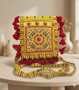 Bolso Bandolera Boho de Algodón Bordado con Patrón Geométrico Multicolor y Borlas, Estilo Banjara Royal Heritage - Product Image 5