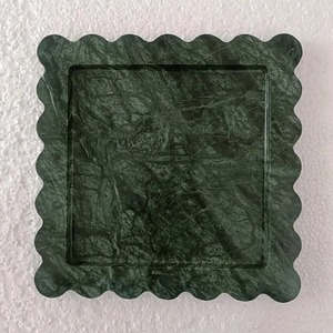 Plateau en résine fait main, idéal pour recevoir des invités, servir des desserts, des collations, des boissons, du thé, du café ou pour présenter de magnifiques accessoires. - Product Image 2