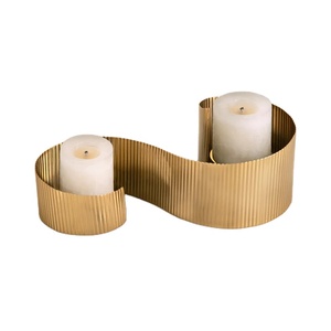 Portavelas de Hierro Hecho a Mano con Diseño Único para Decoración del Hogar - para Navidad, Cumpleaños, Bodas, San Valentín y Pascua - Product Image 1