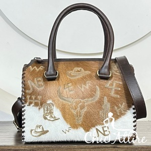 กระเป๋าหนังวัวแท้ทำมือขายดี รุ่น Speedy Duffle Bag ขนาดกลาง หนังวัวมีขนสไตล์วินเทจ เหมาะสำหรับการเดินทาง ใช้สะพายไหล่ได้ - Product Image 1