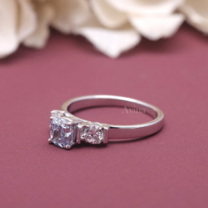 Bague de fiançailles à trois pierres en diamant de laboratoire taille coussin certifié IGI, or blanc/jaune et rose 18 carats, bague trilogie en diamant - Product Image 3